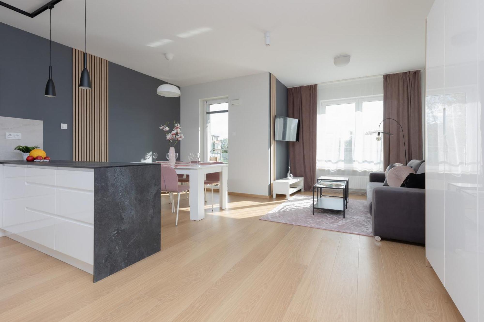Metro Kondratowicza With Parking By Renters Apartment
