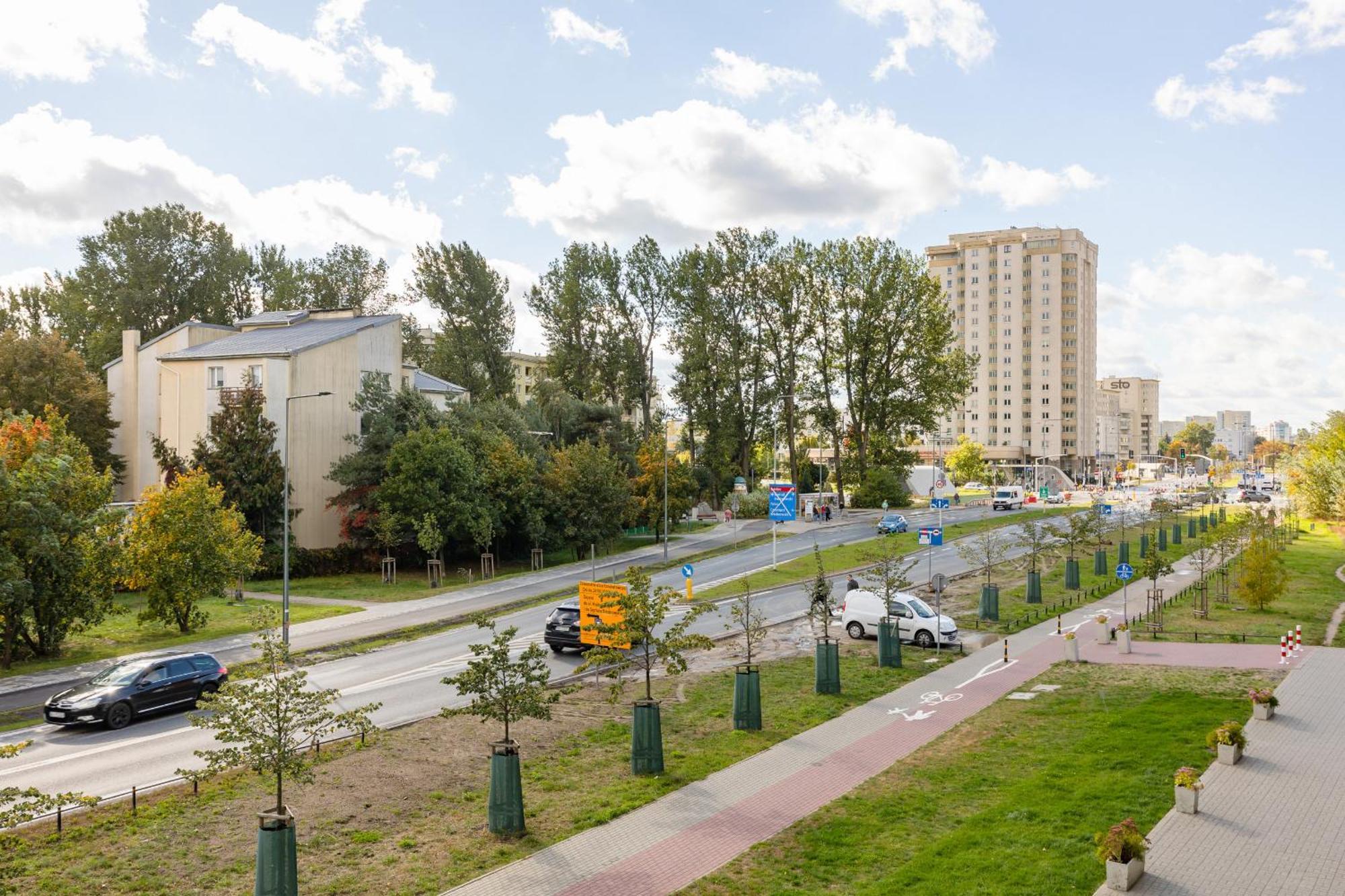 Metro Kondratowicza With Parking By Renters * Warszawa