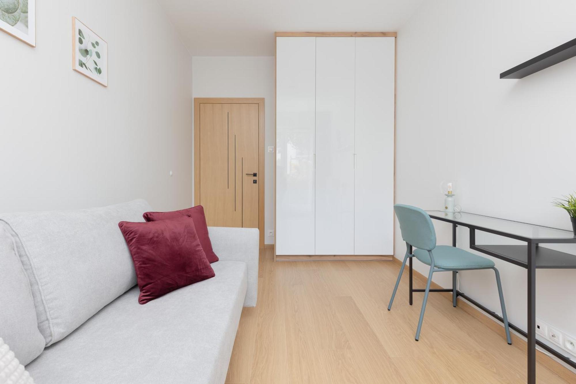Metro Kondratowicza With Parking By Renters *